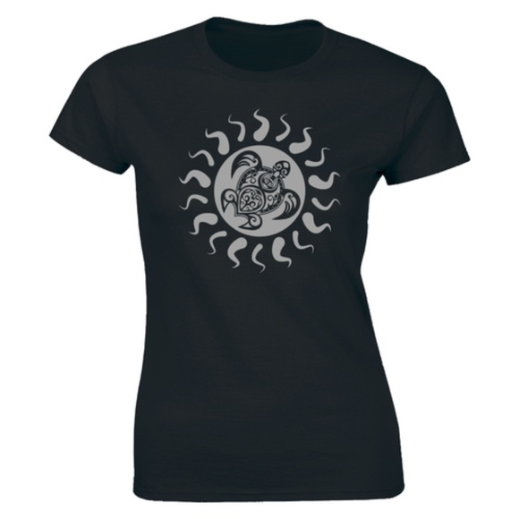 Half It Tops - Tribal Hawaii Polynesian Maori Sun Sea T-shirt Tee Half It Tops - Tribal Hawaii Polynesian Maori Sun Sea T-shirt Tee